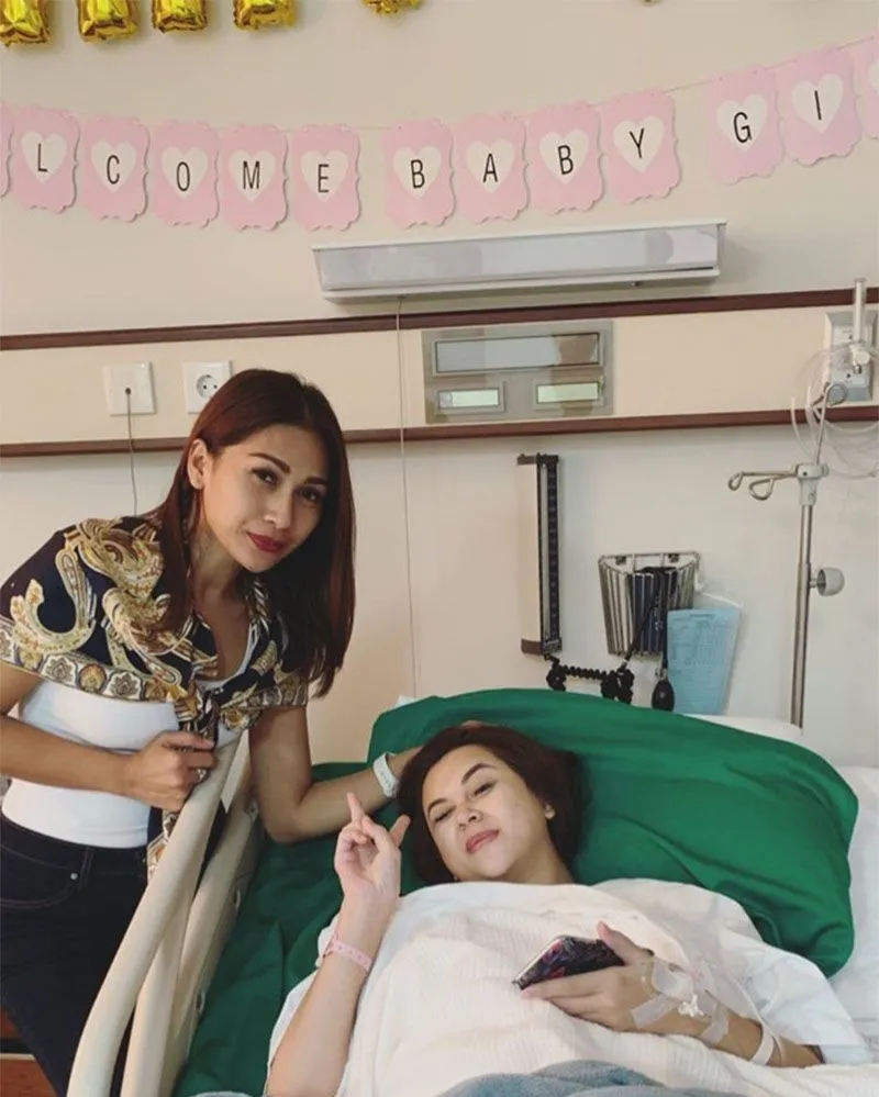 potret natural penyanyi usai lahiran © instagram