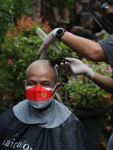 Ganjar Pranowo tampil botak ©Instagram Ganjar Pranowo tampil botak ©Instagram