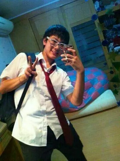 Transformasi Ten NCT sejak kecil © berbagai sumber Transformasi Ten NCT sejak kecil © berbagai sumber