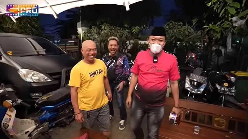 Potret rumah musisi Doel Sumbang © YouTube