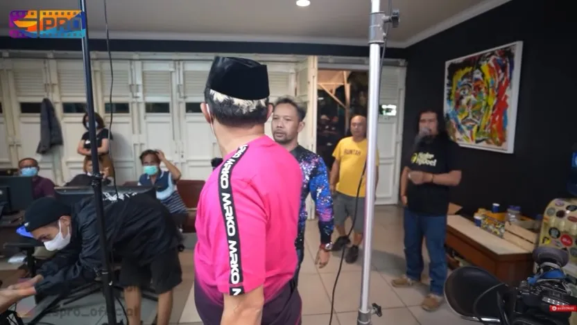 Potret rumah musisi Doel Sumbang © YouTube