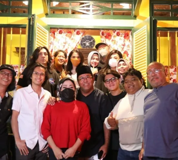 Momen reuni pemain Si Doel © berbagai sumber Momen reuni pemain Si Doel © berbagai sumber