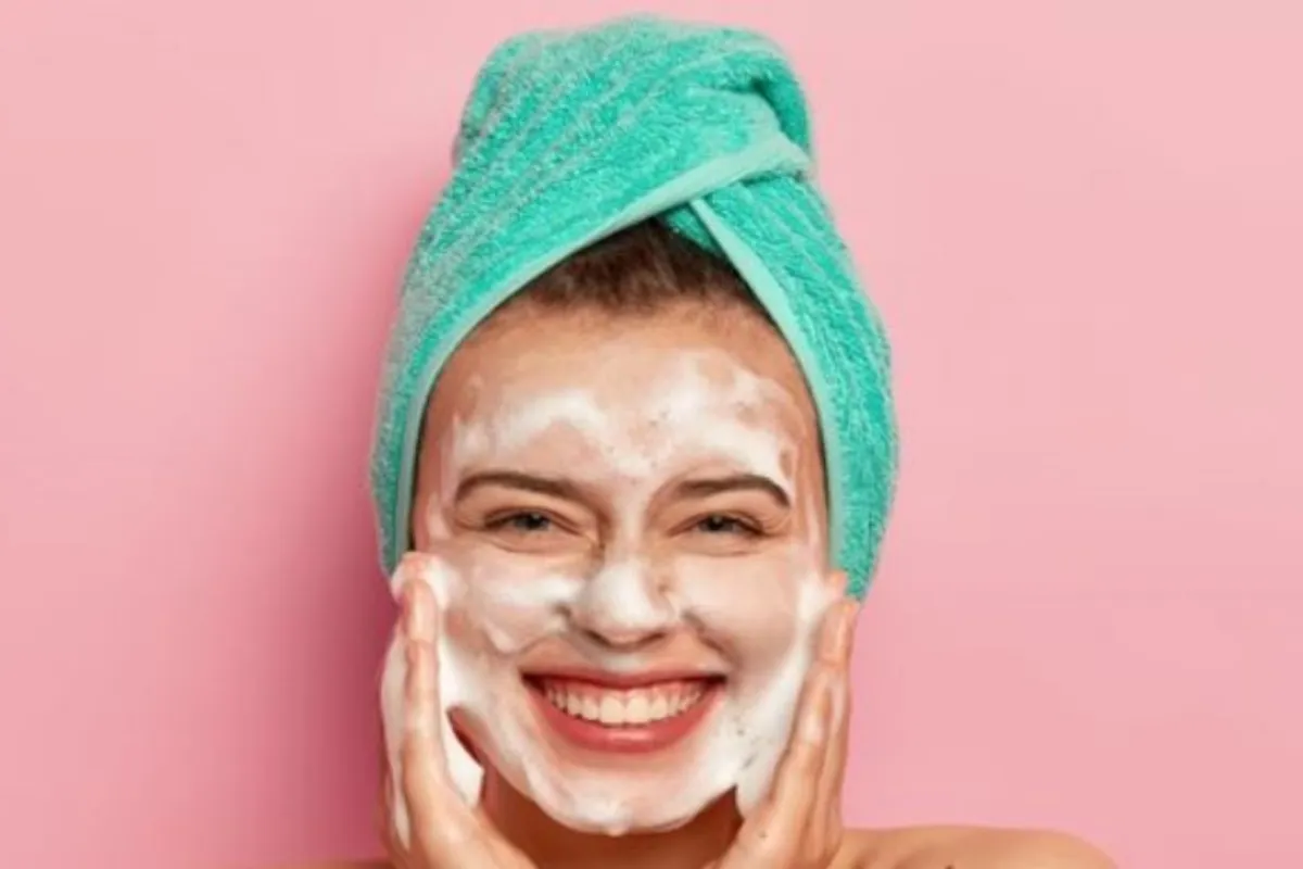 16 Rekomendasi sabun pemutih wajah harga mulai Rp 15 ribuan, bikin glowing dan bebas kusam