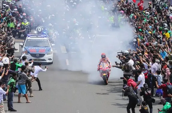 Momen parade pembalap MotoGP di Jakarta © berbagai sumber