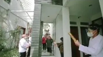 Momen Zaskia Gotik beri kejutan ultah suami © Instagram