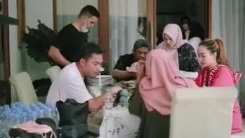 Momen Zaskia Gotik beri kejutan ultah suami © Instagram