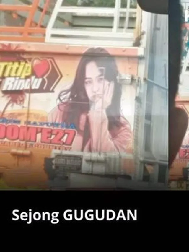 wajah idol kpop di truk © Twitter wajah idol kpop di truk © Twitter