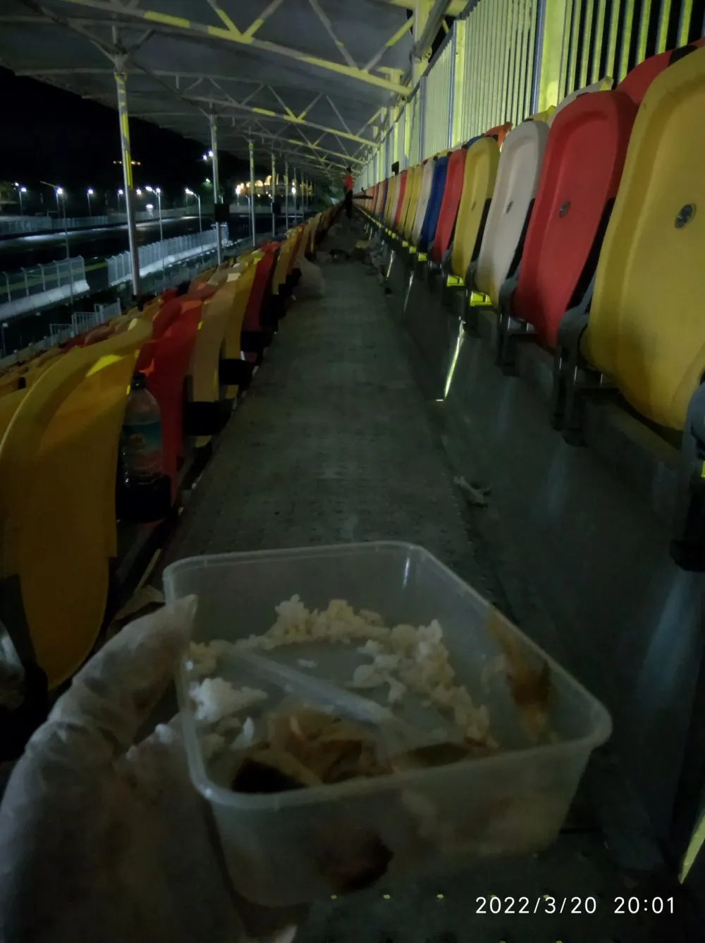 potret sampah berserakan di Sirkuit Mandalika © Twitter/@Muhammad_Getar potret sampah berserakan di Sirkuit Mandalika © Twitter/@Muhammad_Getar