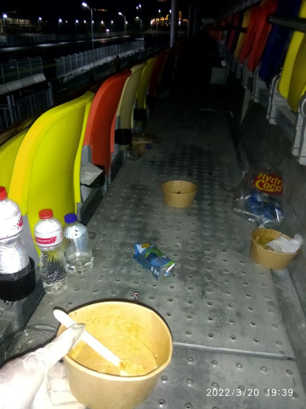 potret sampah berserakan di Sirkuit Mandalika © Twitter/@Muhammad_Getar potret sampah berserakan di Sirkuit Mandalika © Twitter/@Muhammad_Getar