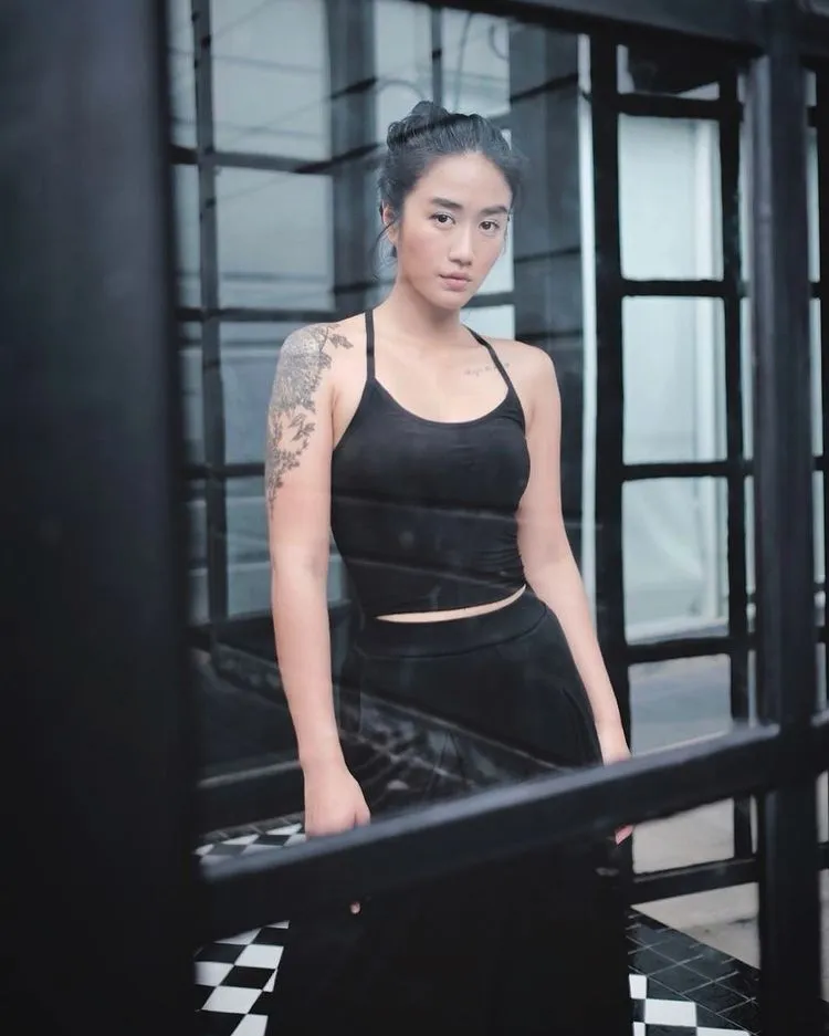 tato seleb cewek di tangan © berbagai sumber