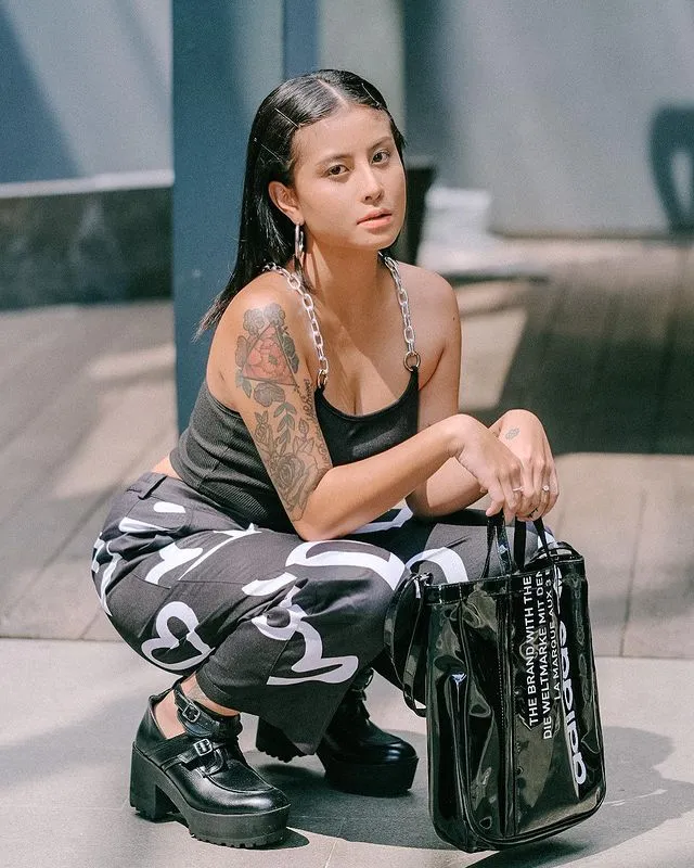 tato seleb cewek di tangan © berbagai sumber