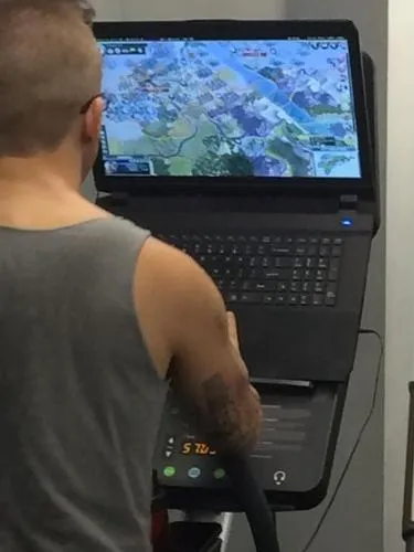 cowok multitasking © berbagai sumber cowok multitasking © berbagai sumber