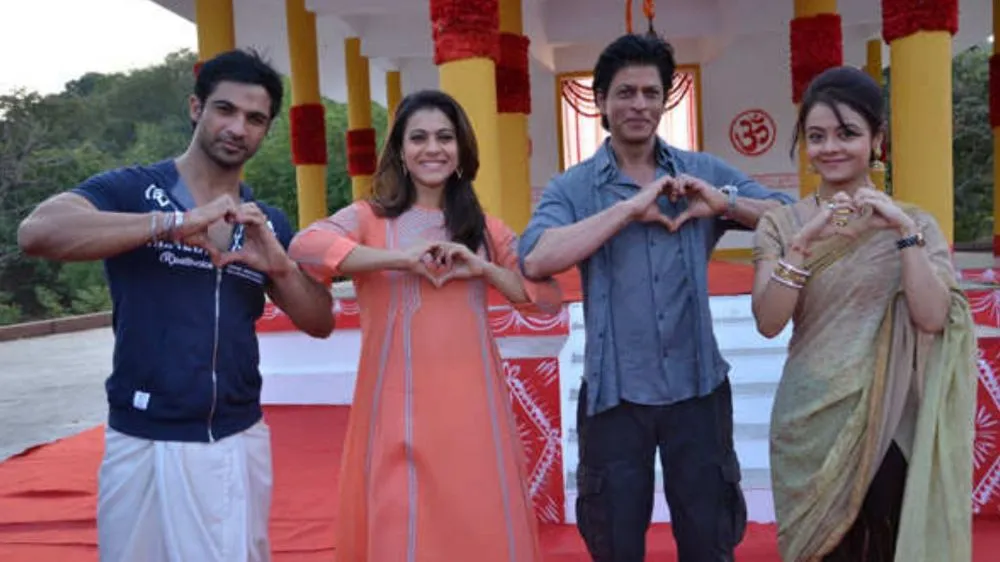 Shah Rukh Khan dan Kajol di serial Gopi Berbagai sumber Shah Rukh Khan dan Kajol di serial Gopi Berbagai sumber