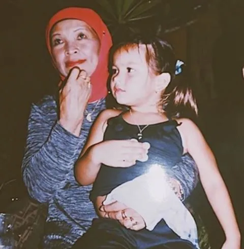 Alyssa Daguise potret lawas Berbagai sumber