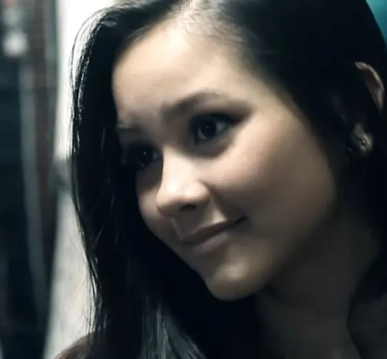 Alyssa Daguise potret lawas Berbagai sumber