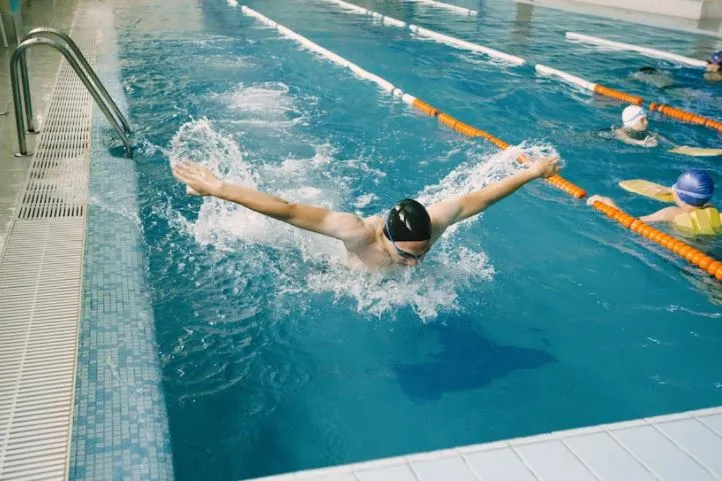 9 Arti mimpi berenang © 2022 berbagai sumber