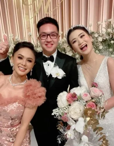 Gaya Yuni Shara hadiri kondangan © Instagram Gaya Yuni Shara hadiri kondangan © Instagram