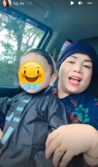 momen keluarga Fuji ziarah ke makam Vanessa © berbagai sumber