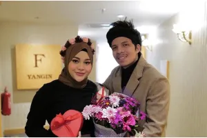 Menu buka puasa pertama 13 Seleb, Ria Ricis makan takjil gorengan