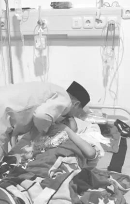 Kisah haru pria nikahi kekasih di rumah sakit TikTok