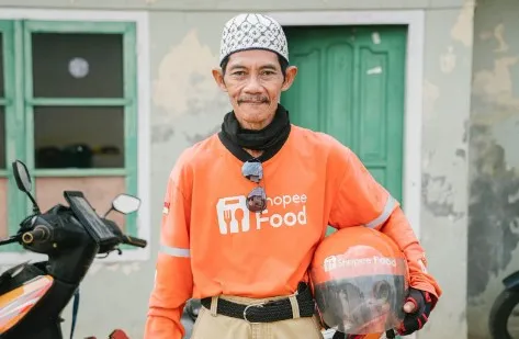 Semangat Kerja di Usia Senja Driver Ojol © Istimewa Semangat Kerja di Usia Senja Driver Ojol © Istimewa