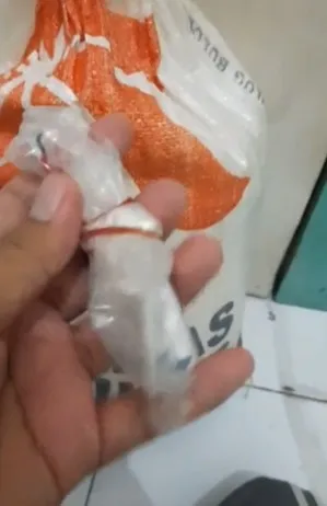 Pria ini temukan uang di dalam karung beras TikTok Pria ini temukan uang di dalam karung beras TikTok