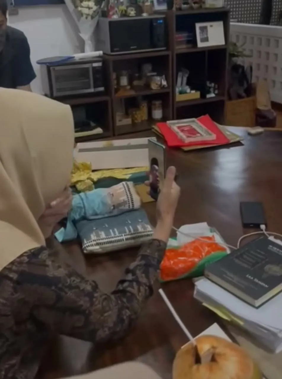 Tangis Atalia pecah setelah Ridwan Kamil mandikan jenazah Eril Instagram Tangis Atalia pecah setelah Ridwan Kamil mandikan jenazah Eril Instagram