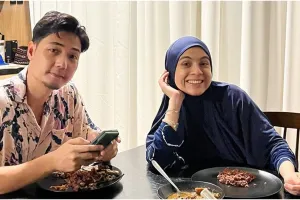 11 Menu mukbang Nycta Gina dan Rizky Kinos, ada steak berlapis emas