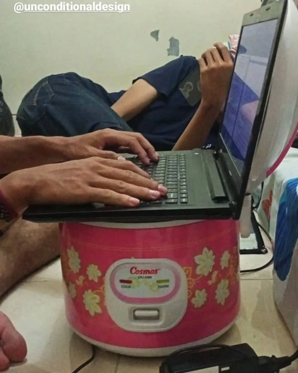 pengganti meja kerja © Instagram