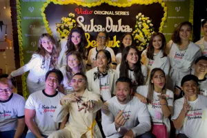 Film komedi satir keluarga konglomerat ini mengharukan sekaligus kocak