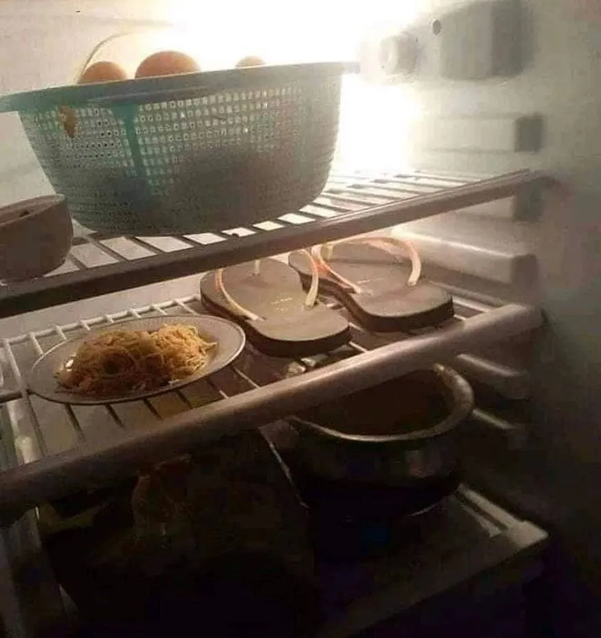 sandal jepit sembarang tempat © berbagai sumber