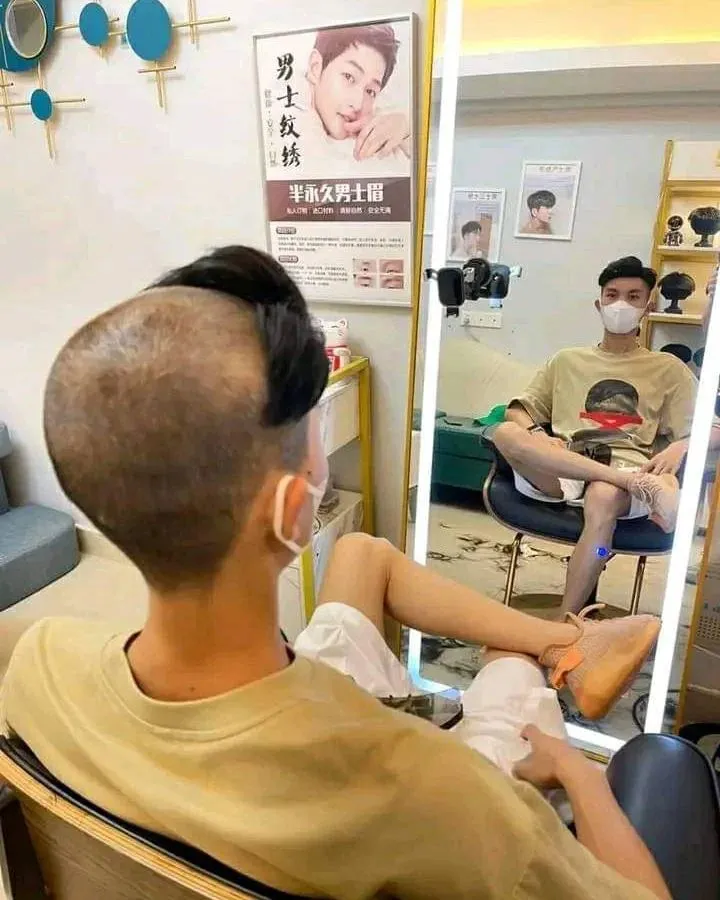 kelakuan absurd cowok © berbagai sumber