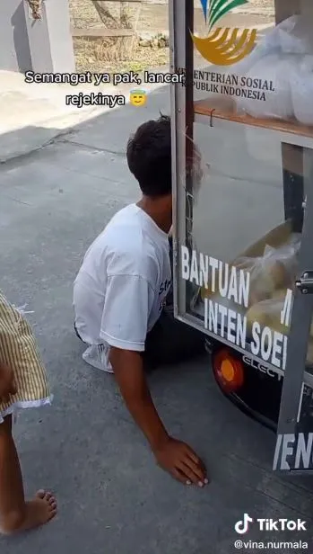 Kisah haru penjual buah Berbagai sumber