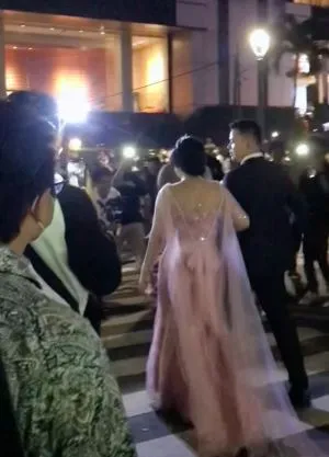 Pasangan pengantin ini rayakan pernikahan di Citayam Fashion Week TikTok