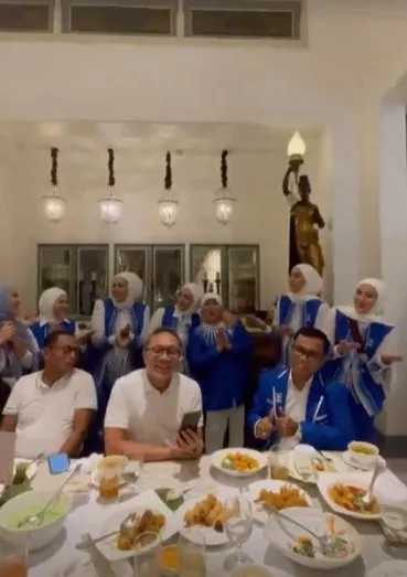 Haji Faisal ayah Fuji terjun ke politik © Instagram Haji Faisal ayah Fuji terjun ke politik © Instagram