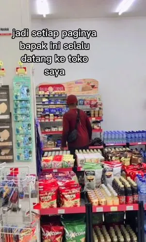 Kisah pemulung tua yang selalu datang ke minimarket TikTok Kisah pemulung tua yang selalu datang ke minimarket TikTok