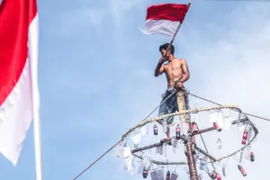 Pilihan hadiah panjat pinang favorit ungkap seberapa ambisius dirimu