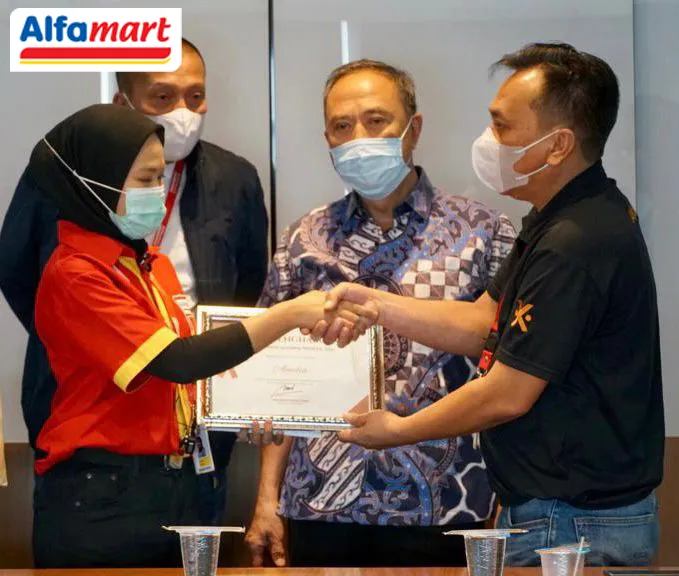 Karyawan yang ungkap pengutil © 2022 brilio.net Karyawan yang ungkap pengutil © 2022 brilio.net