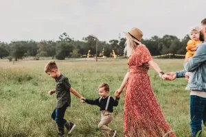 Manakah gambar keluarga bahagia? Jawabanmu ungkap peranmu di keluarga