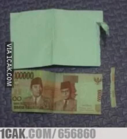 Momen kocak saat buka amplop Berbagai sumber