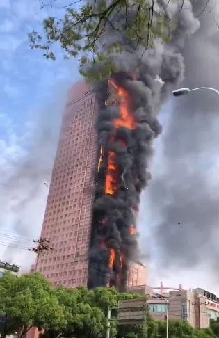 Kronologi gedung 42 lantai terbakar di China Berbagai sumber Kronologi gedung 42 lantai terbakar di China Berbagai sumber