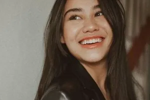 10 Langkah daily makeup Aaliyah Massaid, pakai serum sebelum makeup