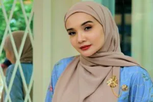 9 Rahasia makeup natural look ala Zaskia Sungkar, simpel dan flawless