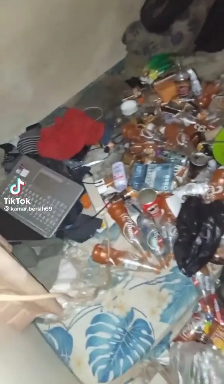 potret kamar penuh tumpukan sampah © berbagai sumber potret kamar penuh tumpukan sampah © berbagai sumber
