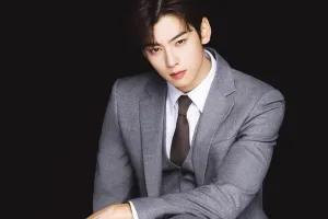 5 Perawatan kulit wajah kering ala Cha Eun-woo, pakai hydrating toner