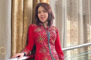 5 Step tutorial makeup kilat Tina Toon, simpel dan nggak ribet