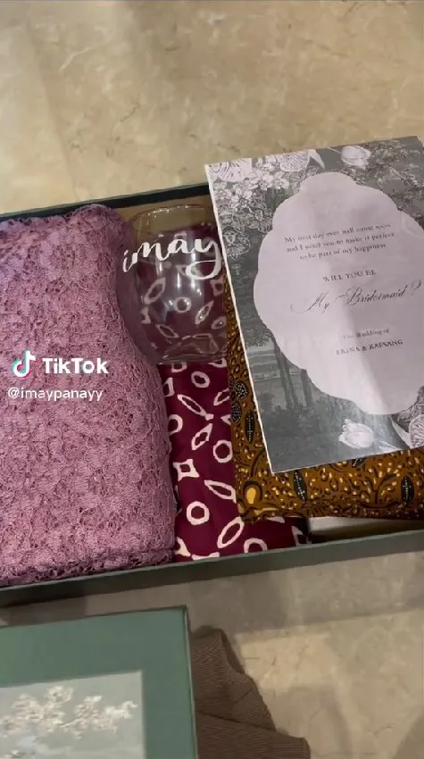 dress bridesmaid nikahan Erina Gudono © berbagai sumber