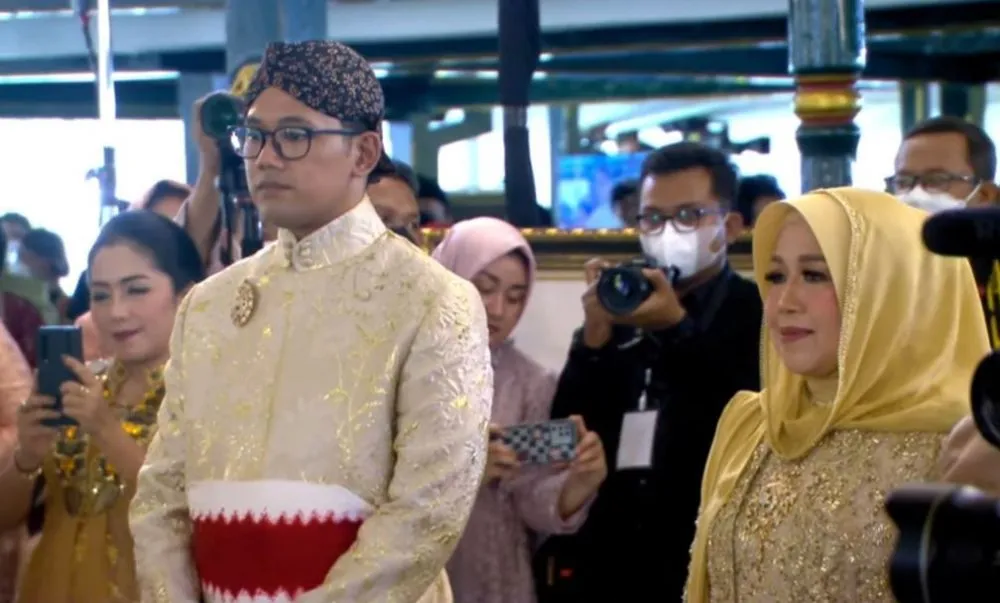 Penampilan keluarga Erina Gudono Youtube.com