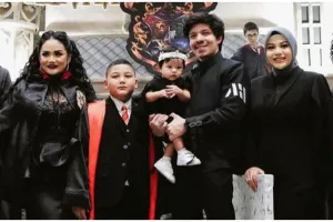 7 Potret detail kue ulang tahun Kellen anak Krisdayanti, kece abis bertema Hogwarts