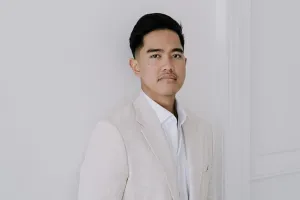 Wajah Kaesang kecil disandingkan mirip baby bos Al Nahyan, ini 7 potret anak bungsu Jokowi saat bocil